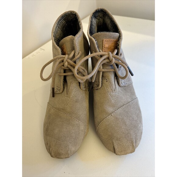 TOMS Taupe Suede Women's Desert Wedged Heel Shoes  Size 7.5 Tan - Picture 1 of 10